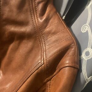 Lamb Skin leather from fade Closet. Mens size Xl. Just worn twice.